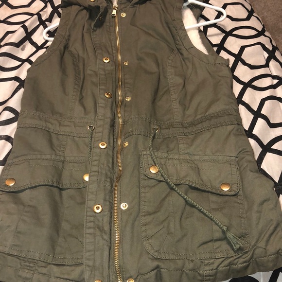 Vest - Picture 4 of 4